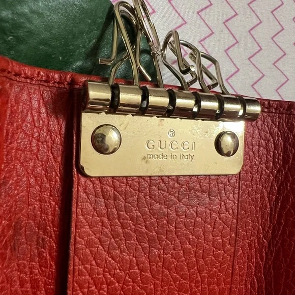 Luxury Gucci Leather Key Case Holder in Red - Picture 5 of 7